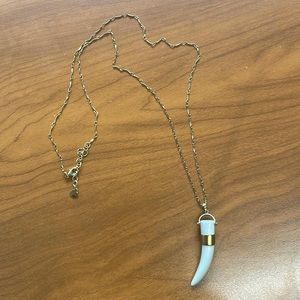 Stella & Dot Sahara Pendant Necklace w Horn